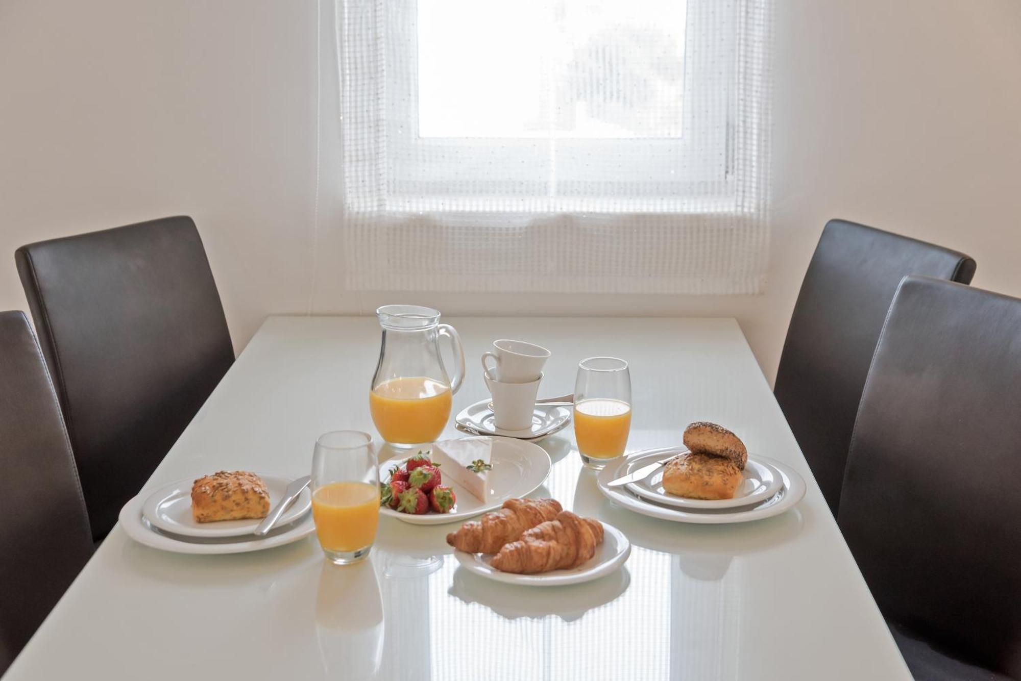 Apartments And Rooms With Parking Space Rogoznica - 10339 Room photo